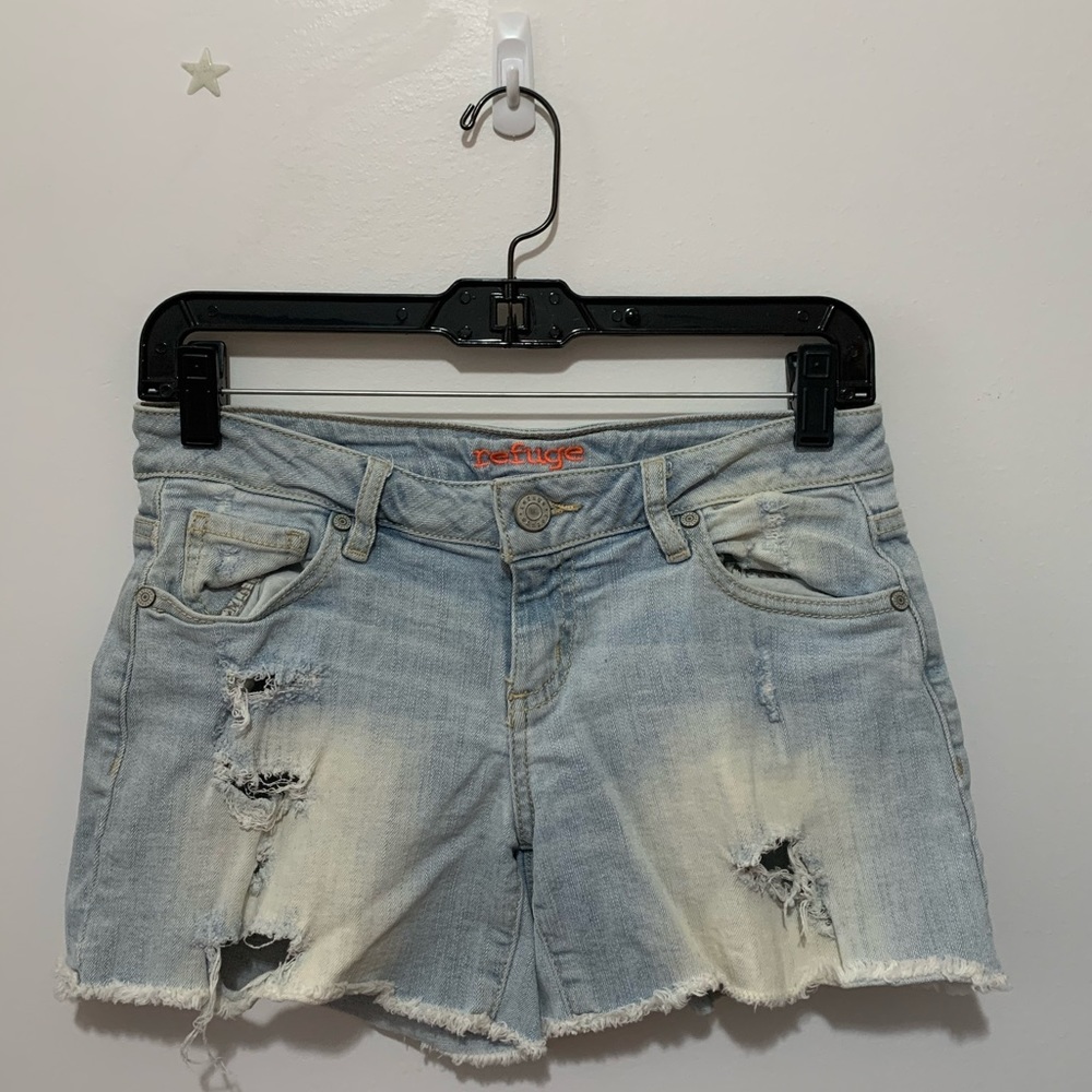 Women’s distressed jean shorts